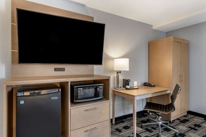 Room 16 of 32