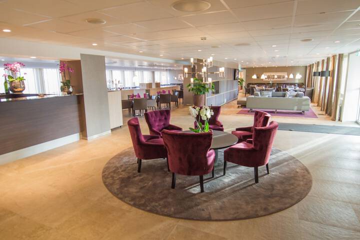 Entrance & Lobby