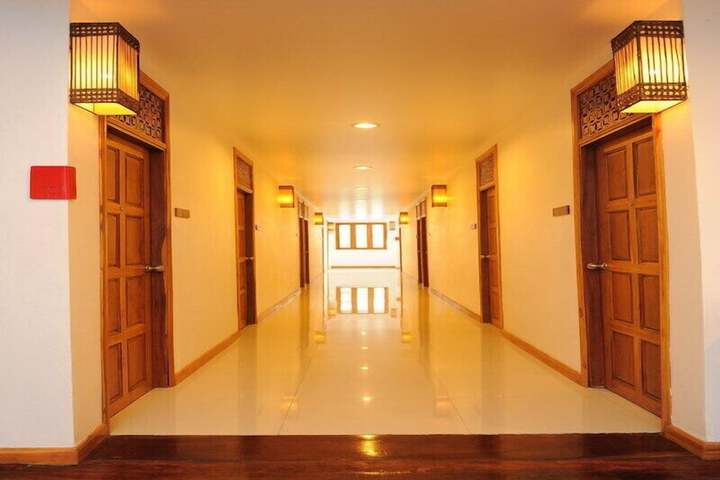 Ballroom/Hall 8 of 10