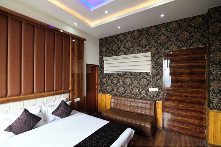 Room 2 of 42