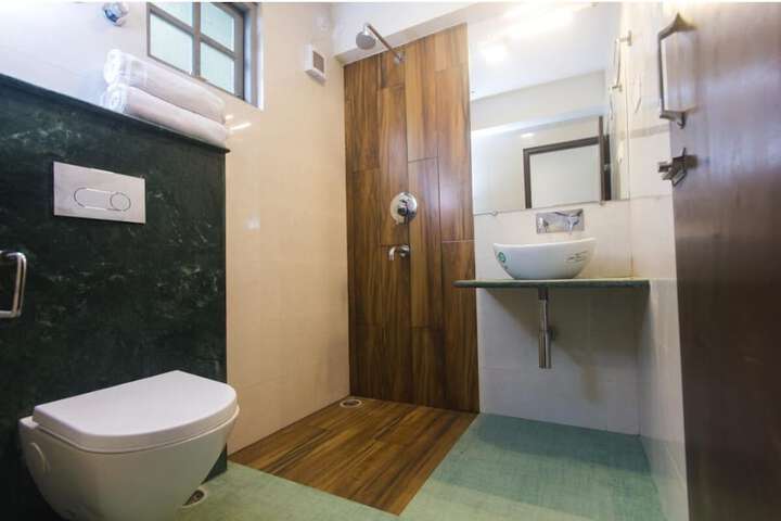 Room 16 of 18