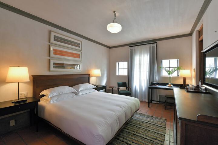 Room 27 of 61