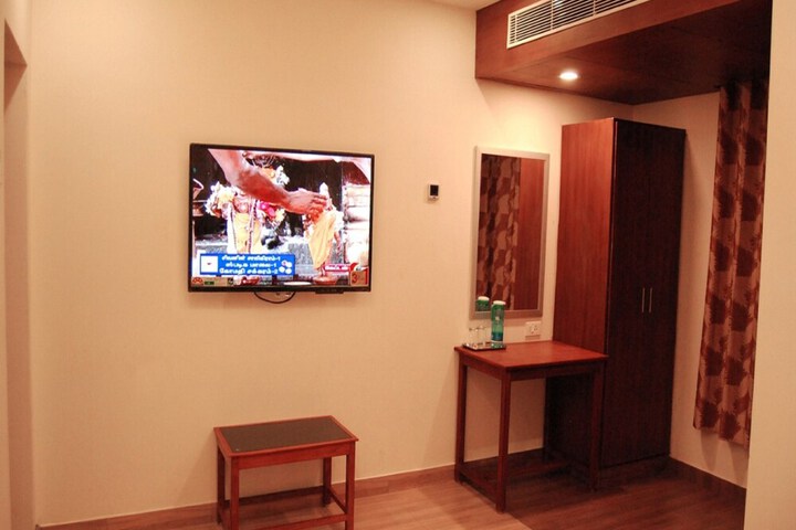 Room 4 of 13