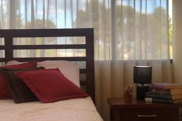 Room 4 of 10