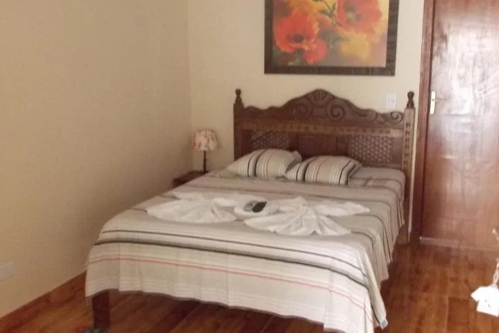 Room 4 of 18