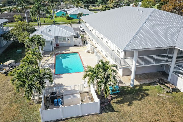 Pool 4 of 12