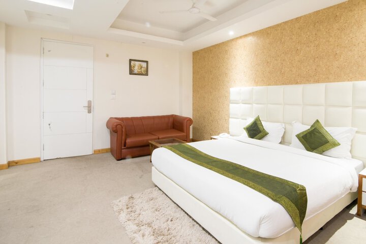 Room 16 of 32