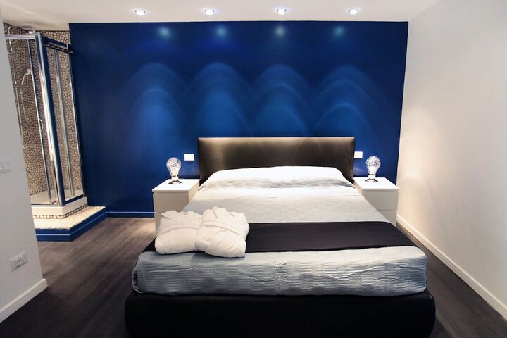 Room 9 of 20