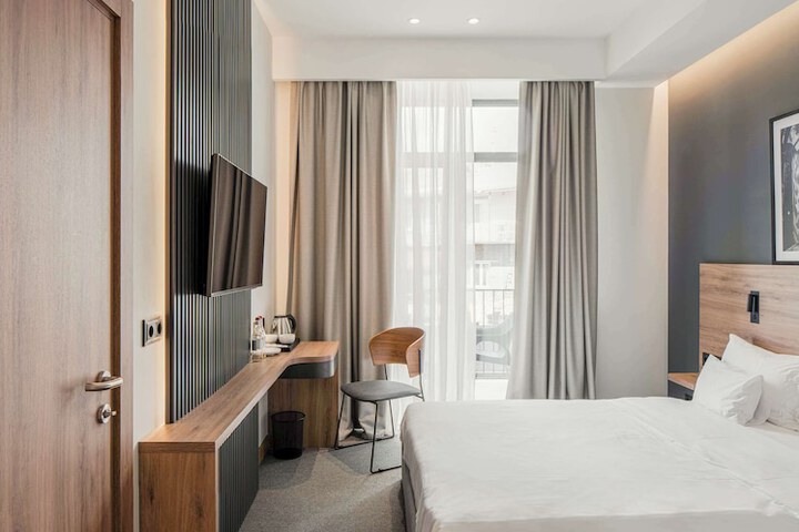 Room 10 of 92