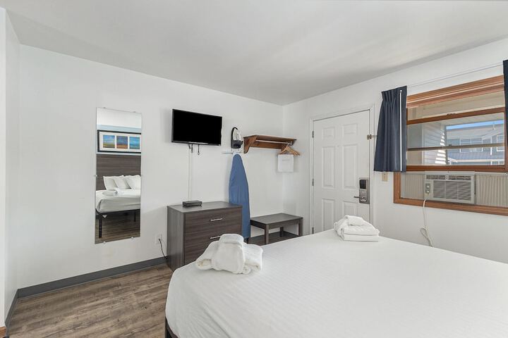 2 Bedrooms Traditional Suite King and Queen Bed Pool View Balcony (17 of 46)