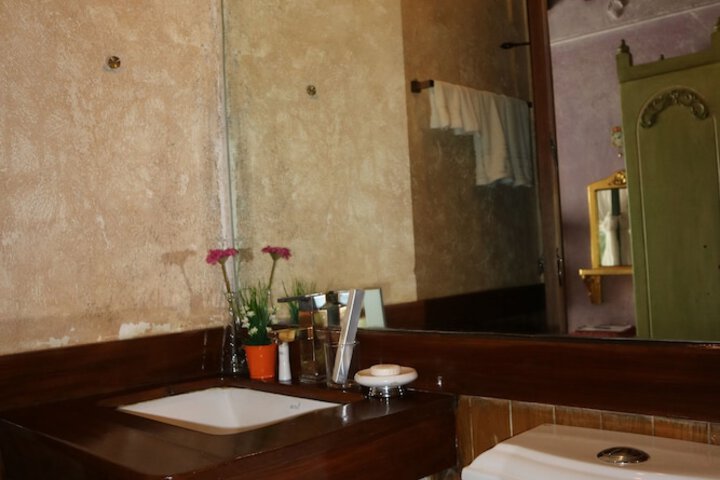 Room 15 of 32