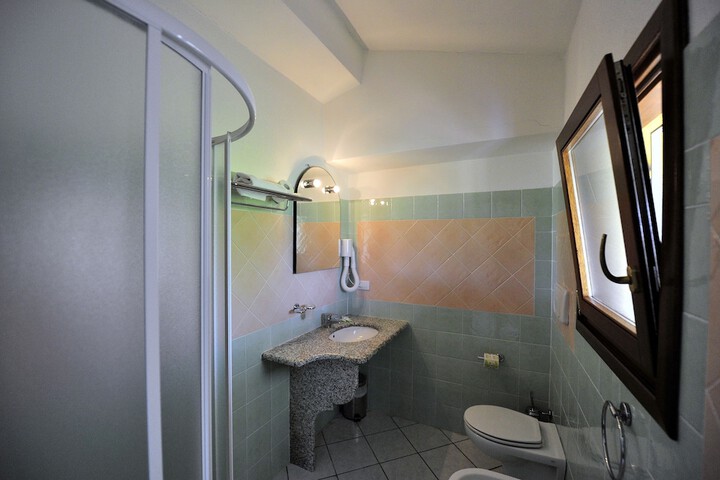 Room 16 of 34