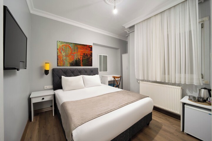 Room 6 of 31