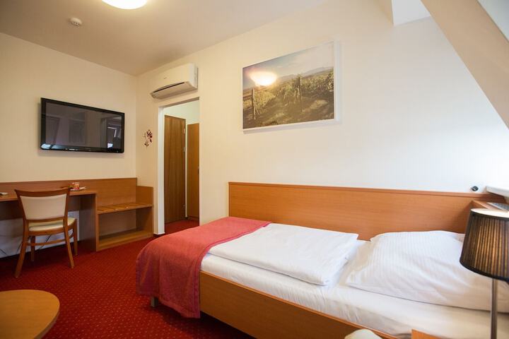 Room 13 of 43
