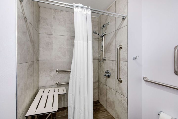 Room 32 of 46