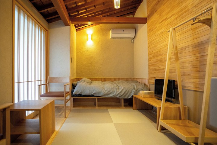 Room 5 of 32