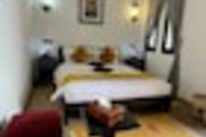 Room 104 of 435