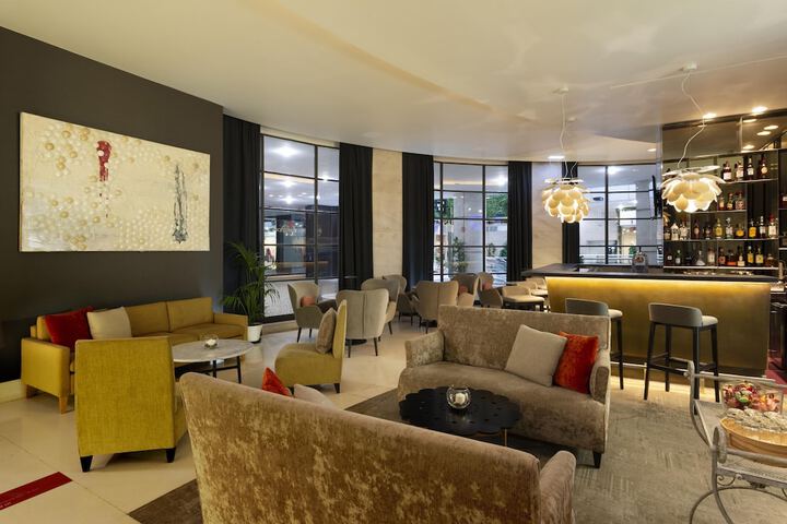 Lounge 49 of 58