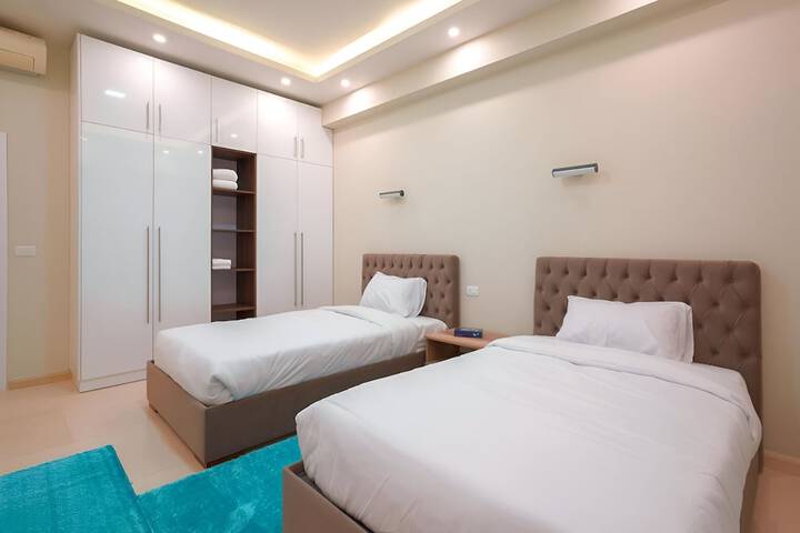 Room 4 of 34