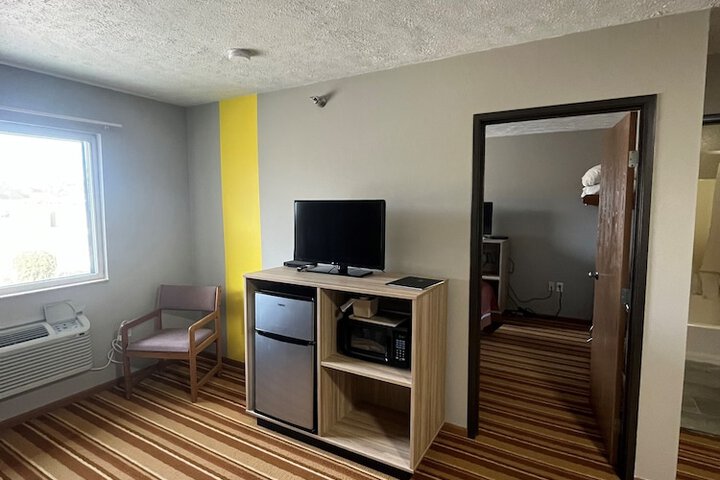 1 Queen Bed (14 of 15)