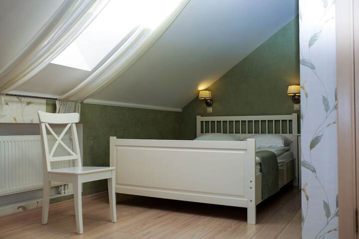 Room 5 of 34