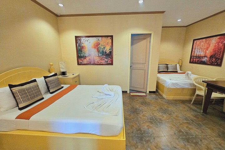 Room 44 of 199