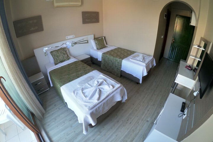 Room 8 of 32