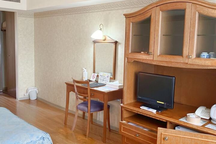 Room 10 of 40