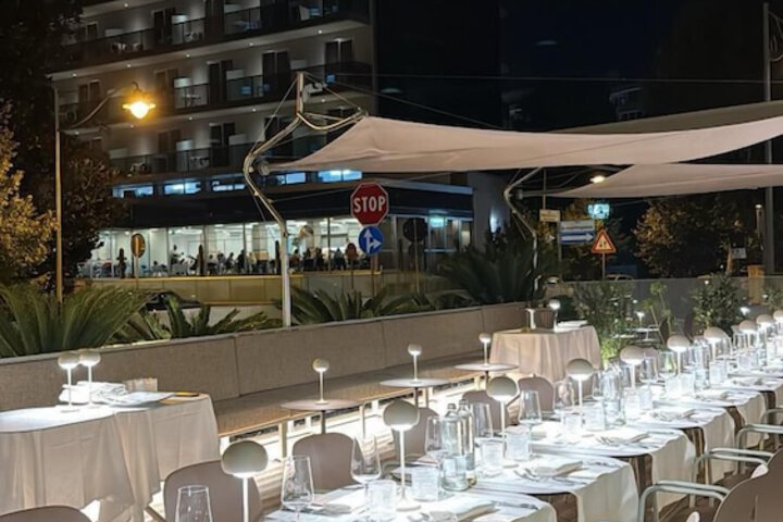 Dining 109 of 153