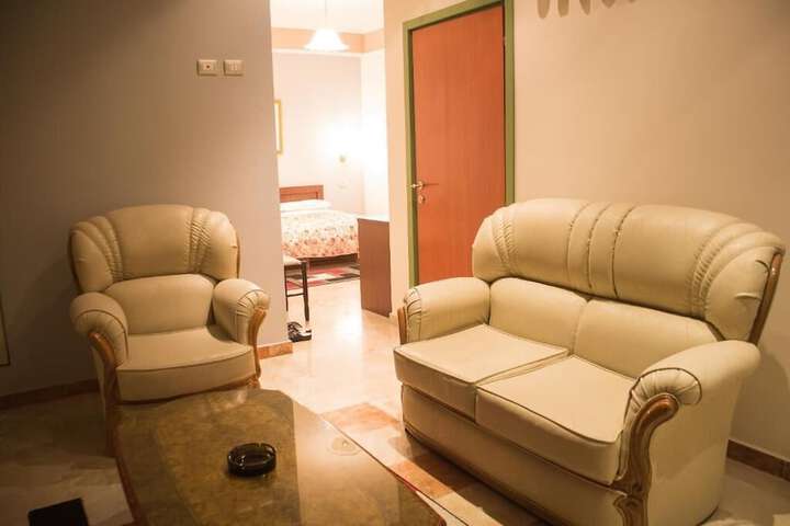 Room 10 of 19