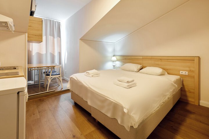 Room 25 of 76