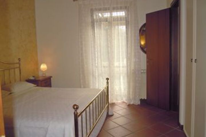 Room 5 of 17