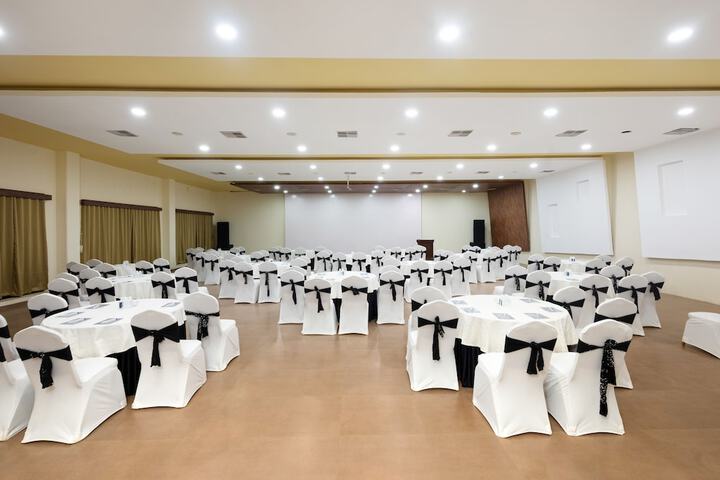 Ballroom/Hall 38 of 51