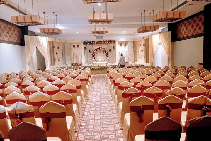 Ballroom/Hall 41 of 56