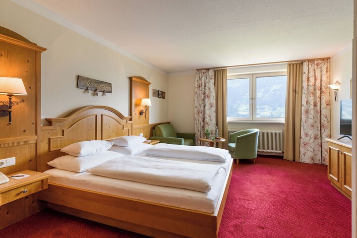 Room 3 of 98