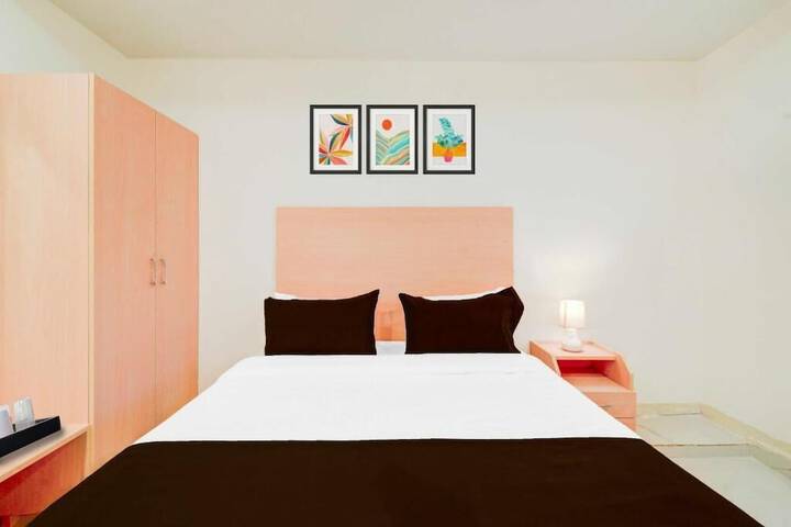 Room 6 of 9