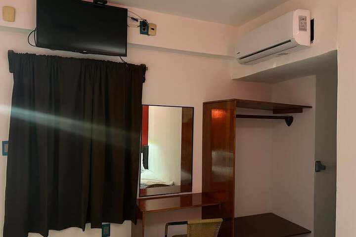 Room 12 of 26