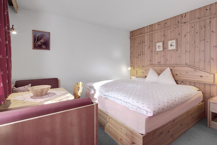 Room 4 of 30