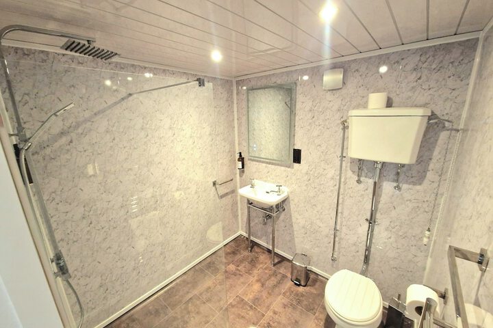 Room 73 of 119