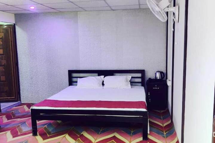 Room 9 of 30