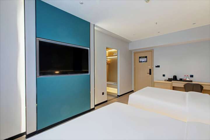 Room 18 of 36