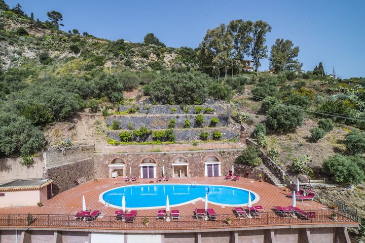 Hotel with Pool