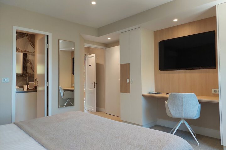 Room 17 of 57