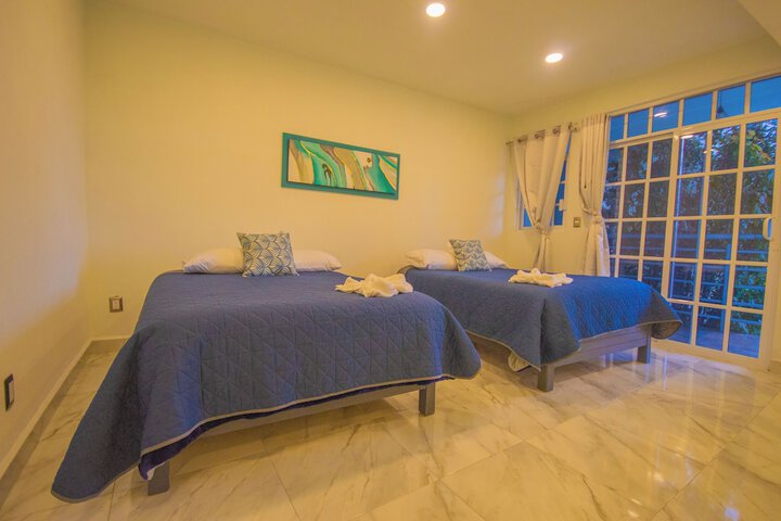 Room 6 of 12
