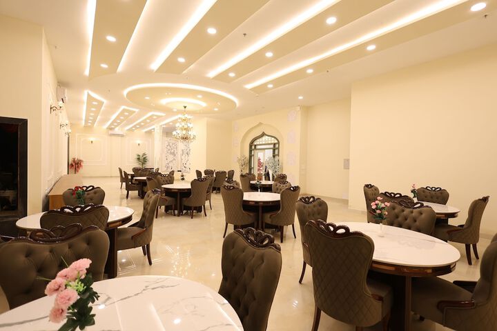 Ballroom/Hall 51 of 58