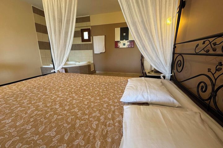 Room 52 of 91