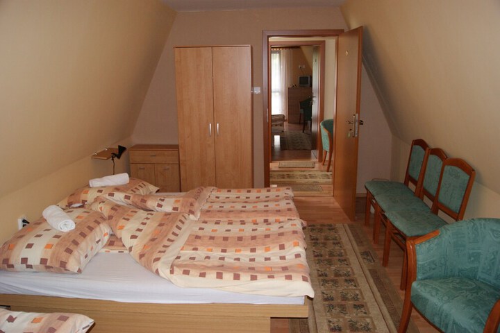 Room 4 of 41