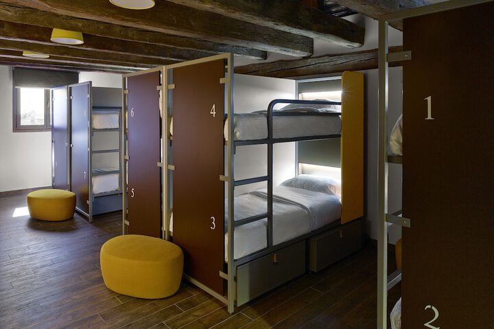 Room 8 of 47