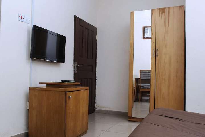 Room 6 of 15