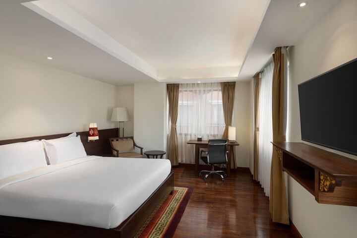 Room 33 of 120